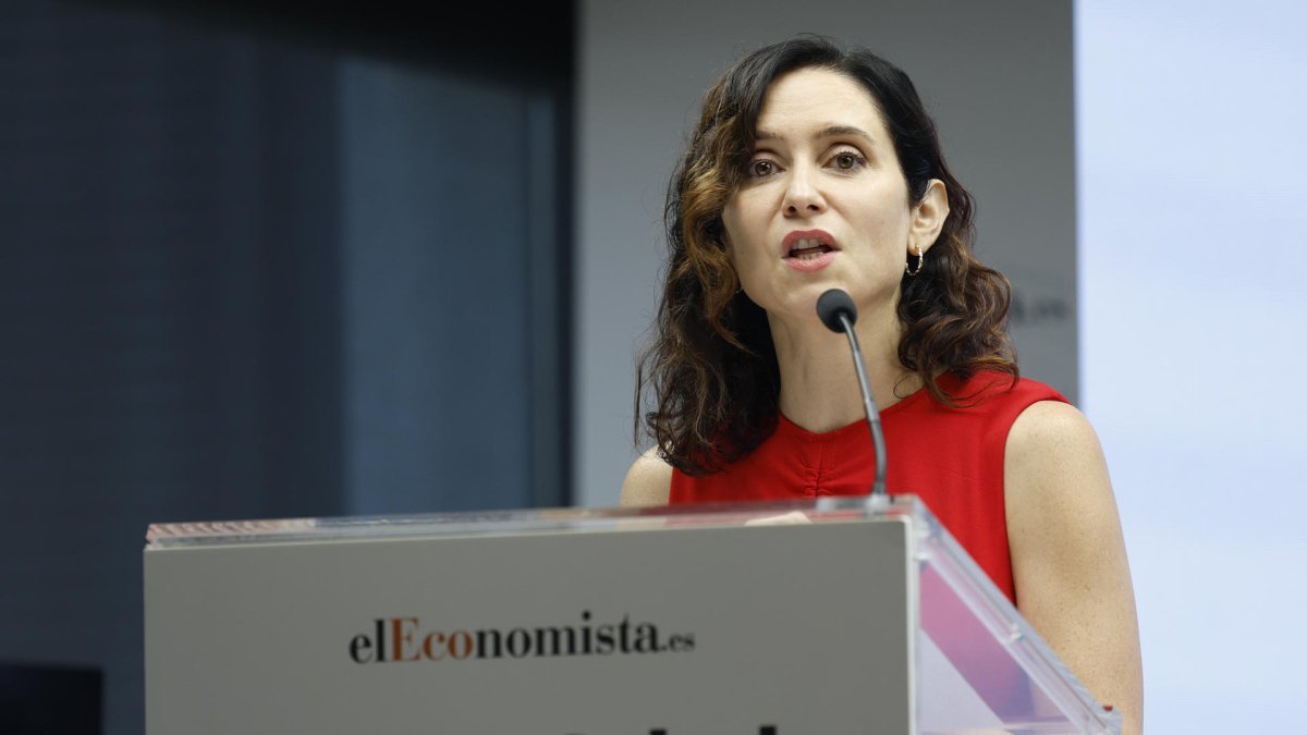 La presidenta de la Comunidad de Madrid, Isabel Díaz Ayuso, interviene en la inauguración del II Foro Salud organizado por el digital elEconomista, este martes en Madrid. EFE/ Mariscal.