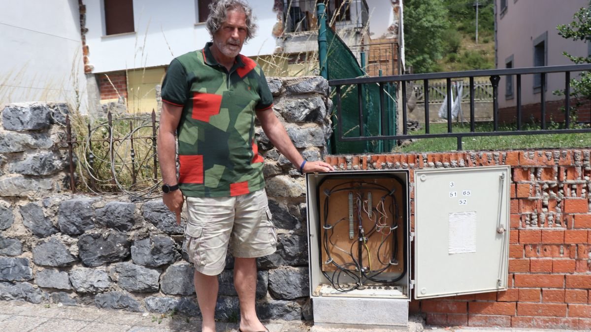 Una de las cajas de distribución con las que cuenta Burón para la fibra óptica.