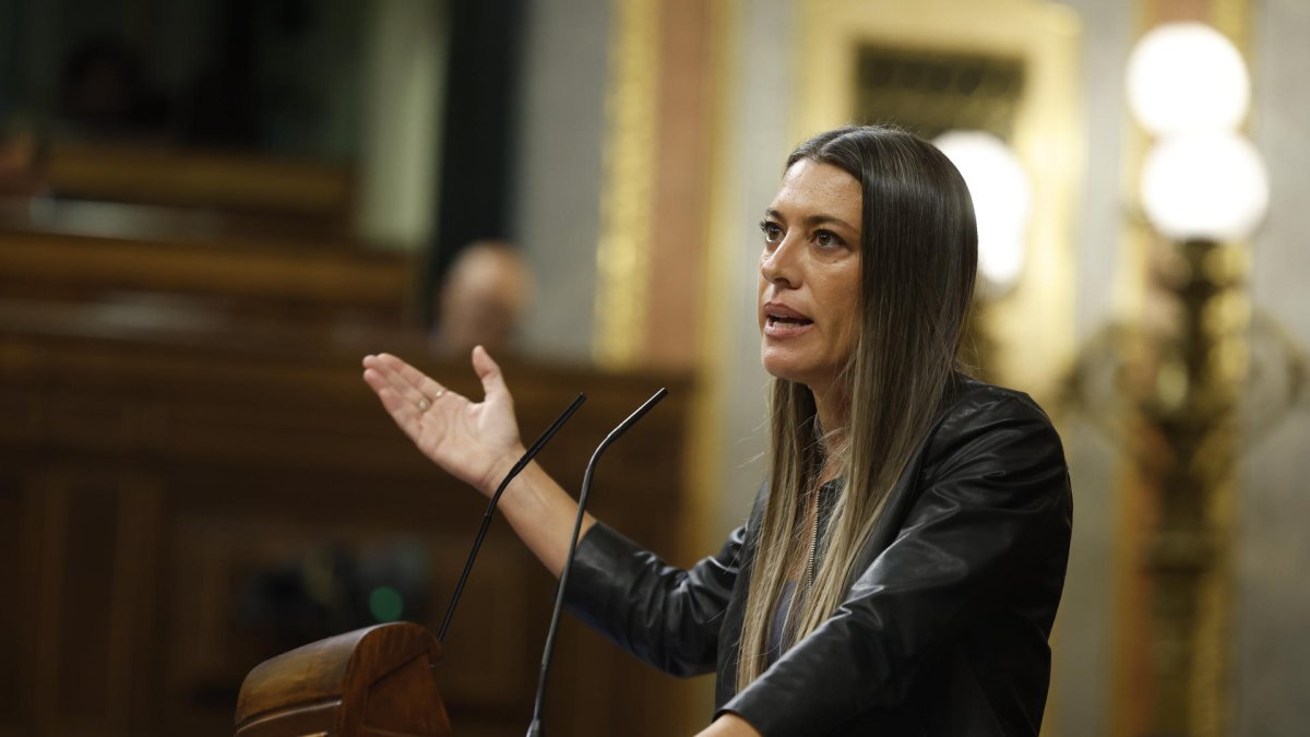 La portavoz de Junts per Catalunya Míriam Nogueras, interviene durante el pleno del Congreso de los Diputados este miércoles. EFE/Mariscal.