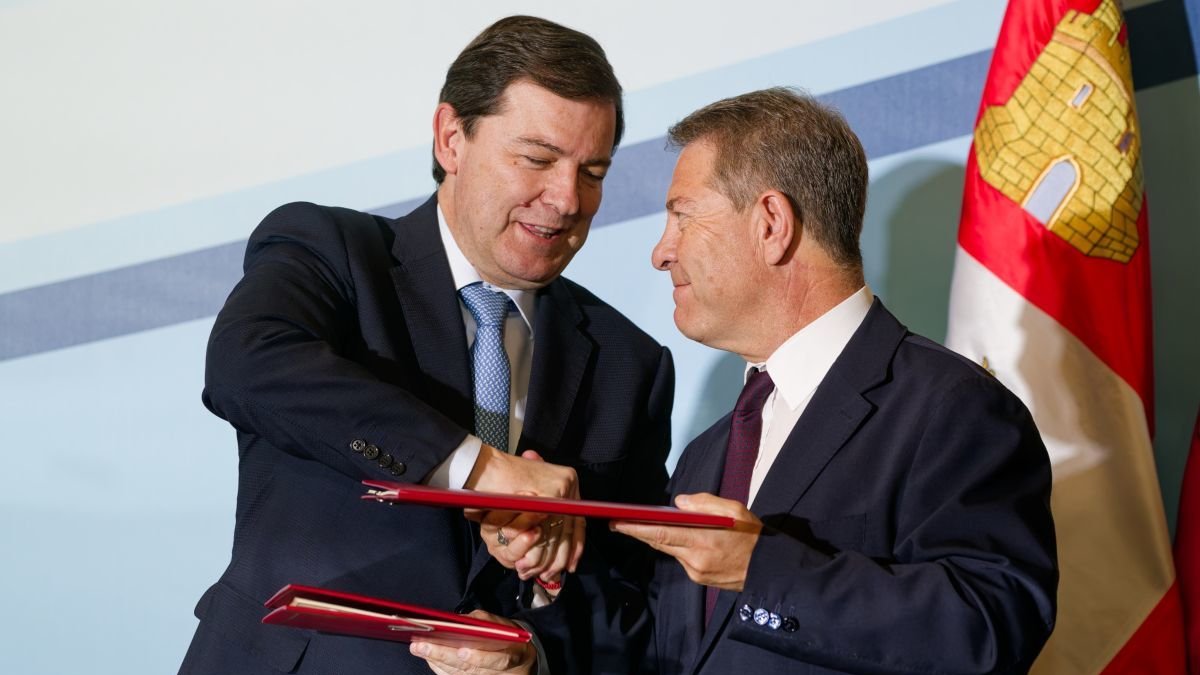 Alfonso Fernández Mañueco y Emiliano García-Page en Arenas de San Pedro.