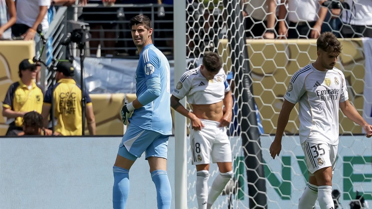 El Real Madrid regaló los dos primeros goles a un PSG que fue siempre muy superior.