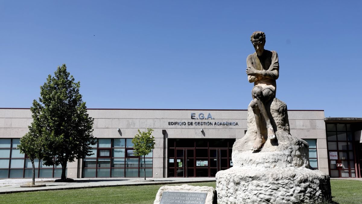 El pensador, ubicado en el Campus de Vegazana, es uno de los símbolos de la Universidad de León.