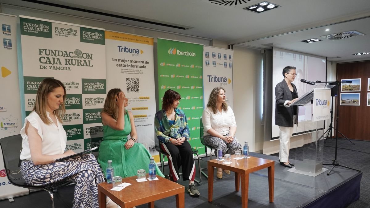 La consejera participó en un foro de mujeres rurales en Valladolid.