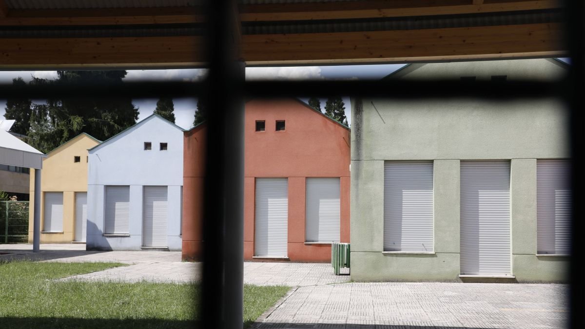 El centro Parque de los Reyes, con las persianas bajadas, en una imagen reciente.