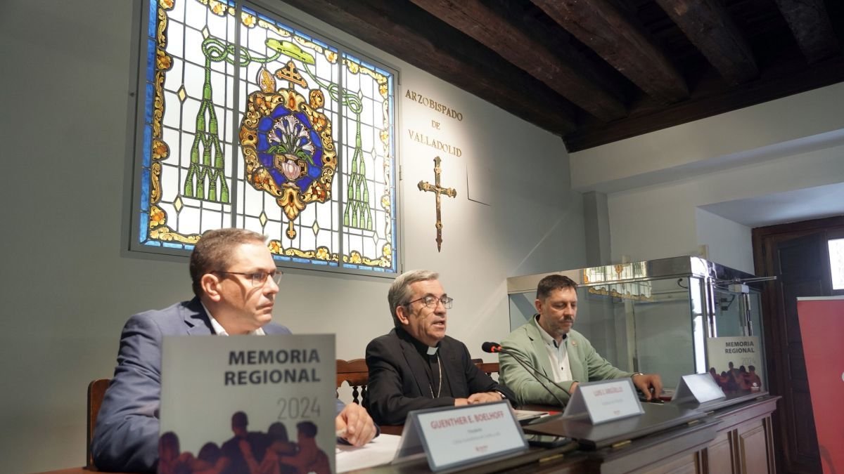 El arzobispo de Valladolid, Luis Argüello, y el presidente de Cáritas Castilla y León, Guenther E. Boelhoff.
