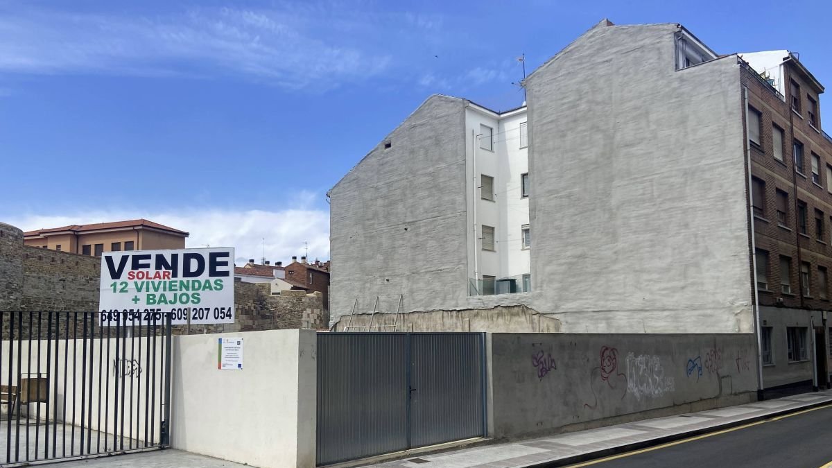 El Ayuntamiento posee un 14,5592% del proindiviso de la parcela en la que ya hay cartel de se vende el solar.
