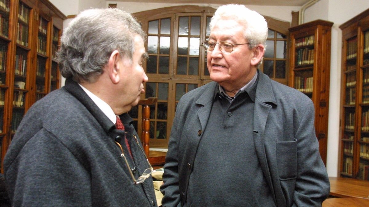 Rafael Escuredo junto a Antonio Gamoneda en la Fundación Sierra Pambley.