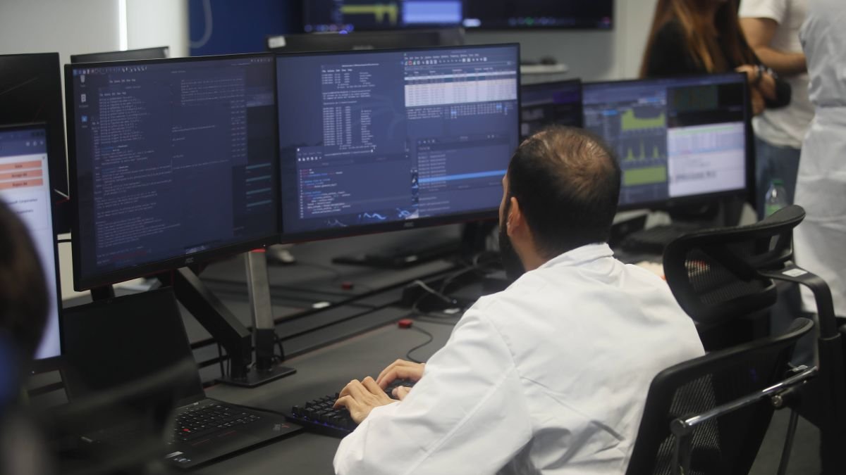 Miles de equipos de la provincia tienen vulnerabilidades importantes que abren el camino a los ciberdelincuentes.