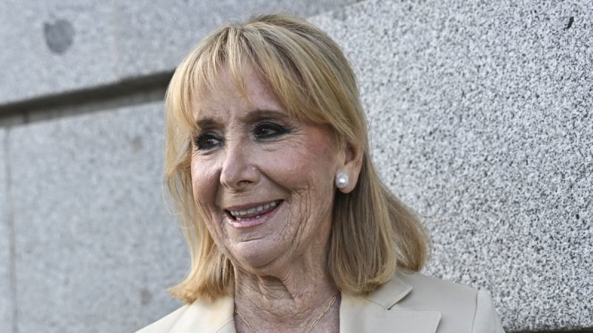 Aguirre son su libro 'Una liberal en política.