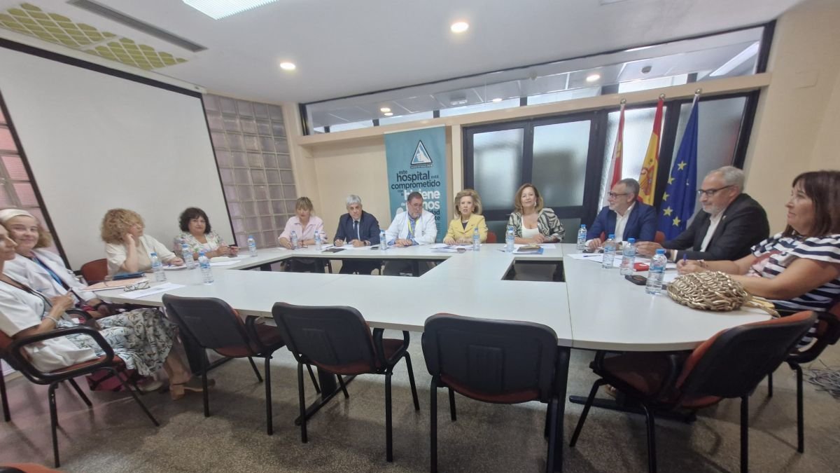 Un momento de la reunión celebrada ayer.