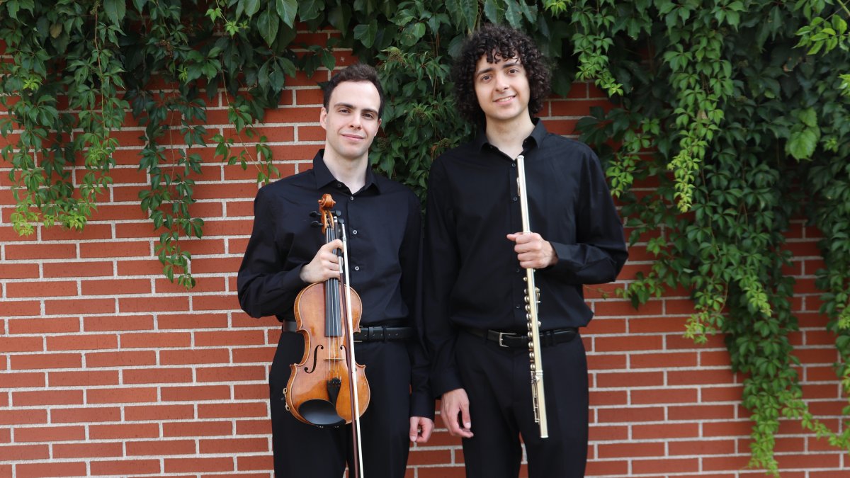El violinista David Martínez y el flautista Alberto Martínez.