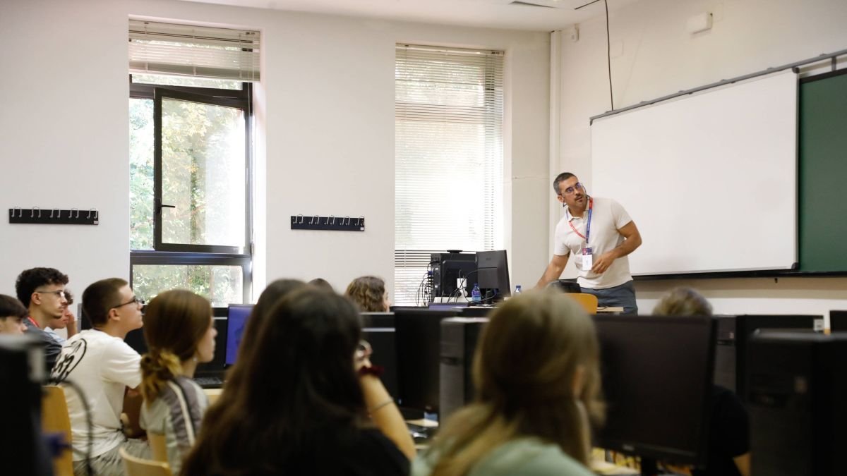 Los veinte jóvenes talentos seleccionados se forman estos días en la Universidad de León.