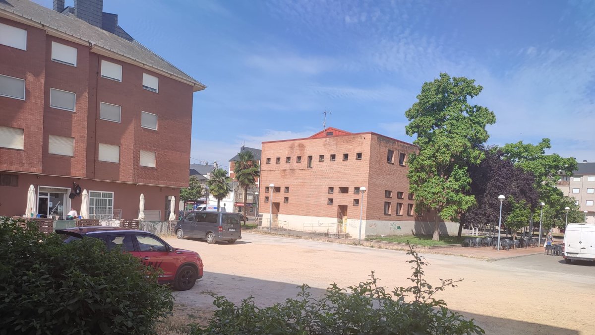 Politični pretresi v Španiji: Vpliv afere Cerdán na PSOE in preiskava vodje Voxa v Murcii