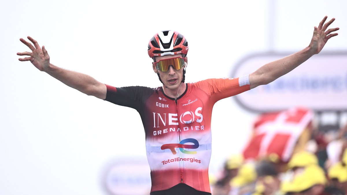 Arensman triunfa en la etapa de Superbagnères y Pogacar sigue líder.