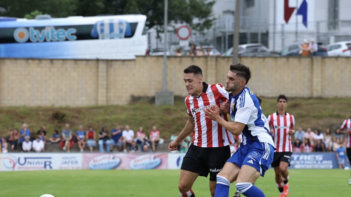 La SD Ponferradina mejoró su imagen en el amistoso frente al Athletic Club.
