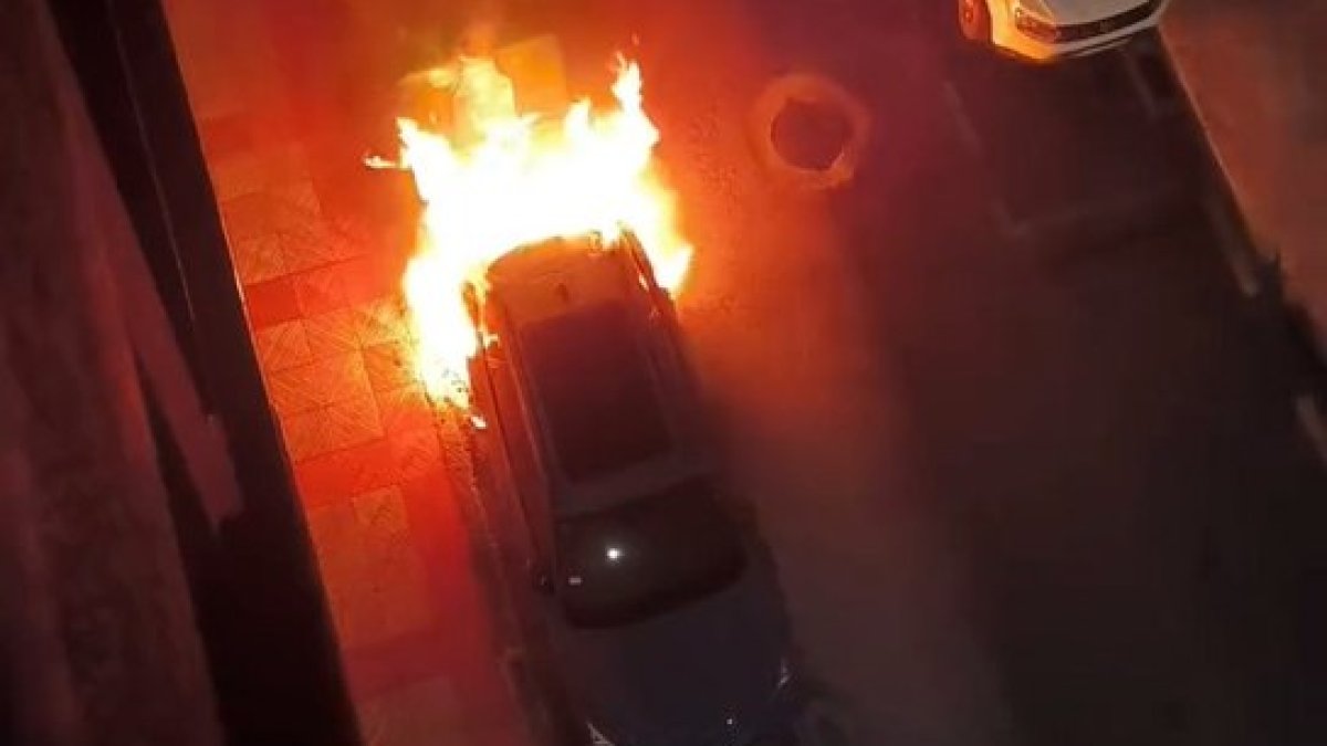Nuevo incendio de coches en pleno centro de León