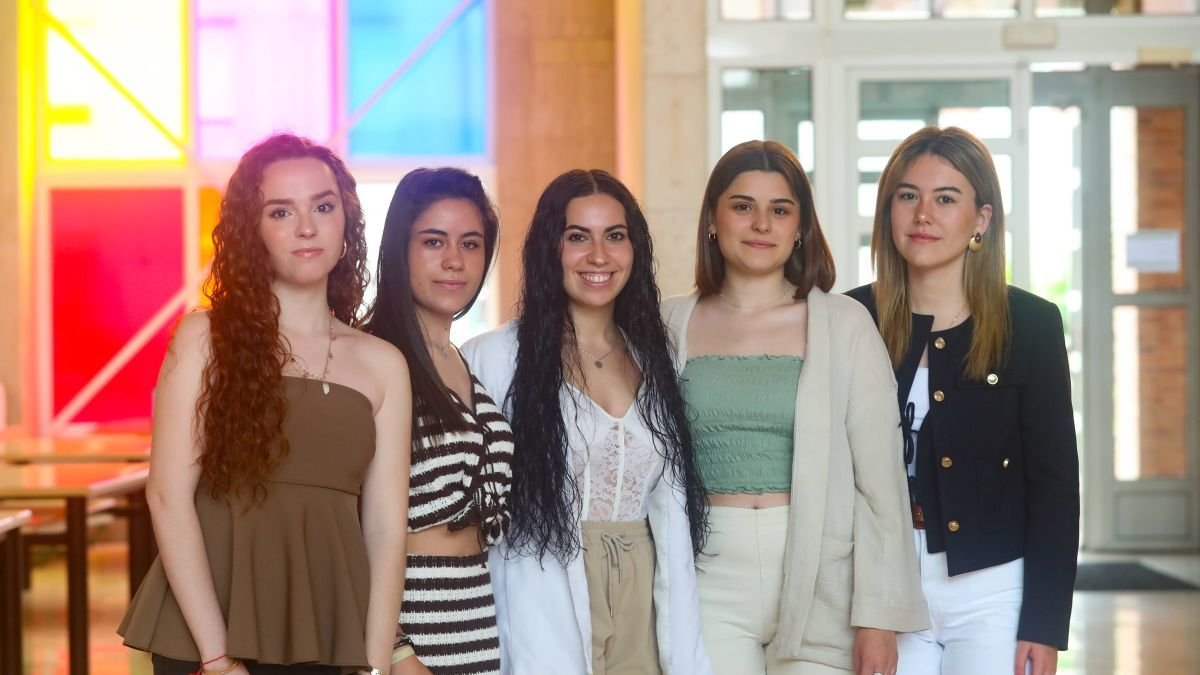 Elena Calvo, Paula María Fernández, Carlota Mirantes, Elsa Offroy y Andrea Robles.