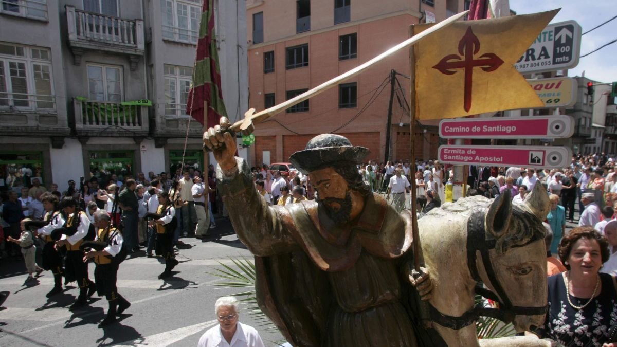 El patrón Santiago Apóstol procesiona en su día grande, el 25-J.