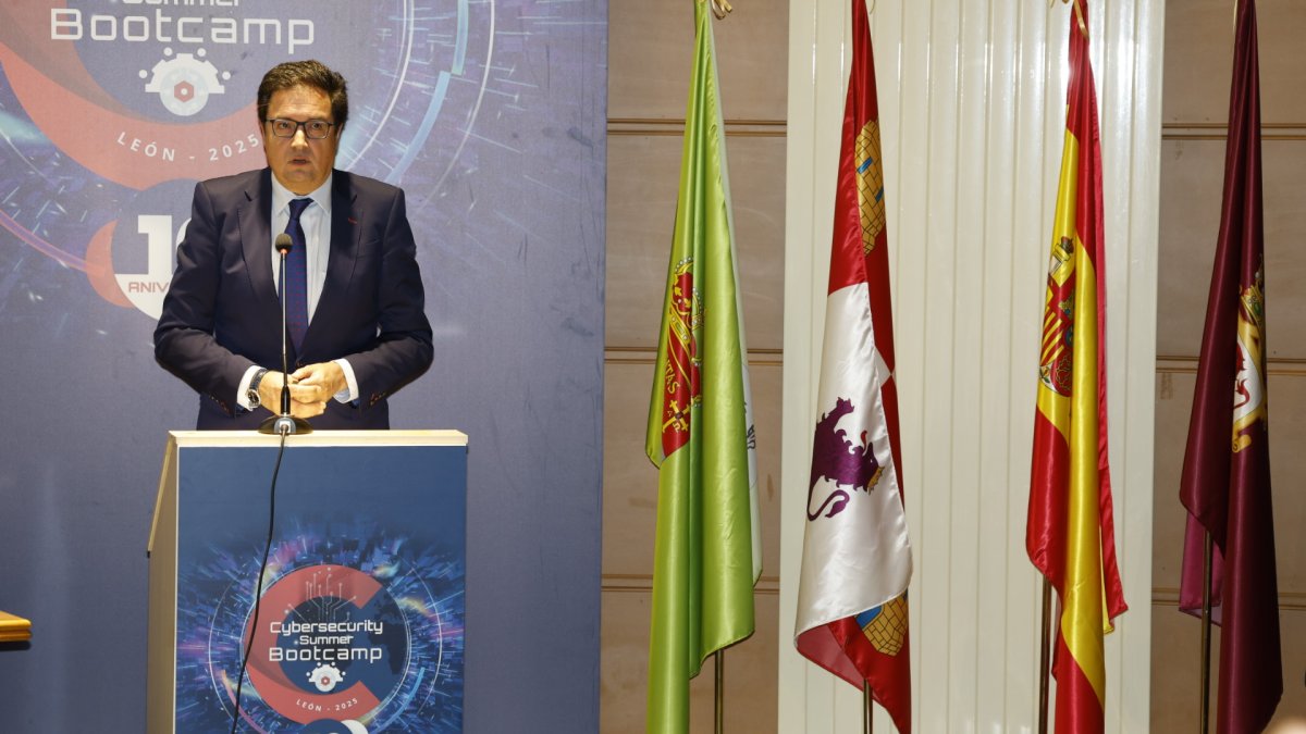 El ministro Óscar López, en el Incibe, en León.