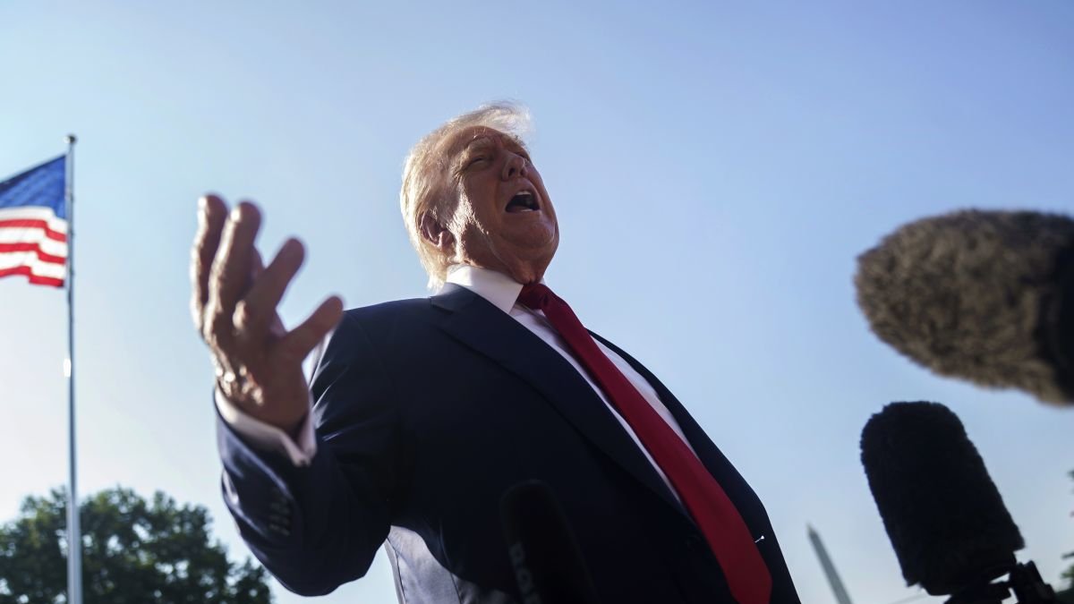 Trump se proclama Rey por las redes sociales y responde a las protestas de 'No Kings'