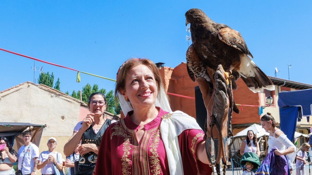 La alcaldesa, Camino Lozano.