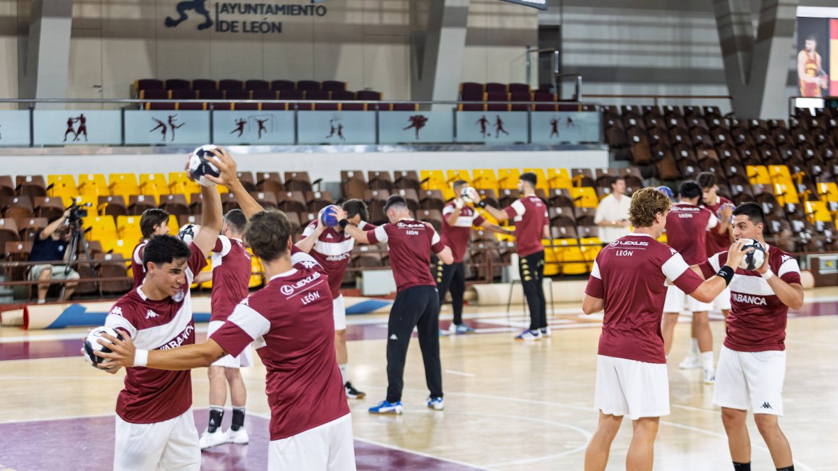 La pretemporada del Abanca Ademar está en marcha con el objetivo primero de la Supercopa Ibérica y el inicio de Liga a mitad de septiembre.