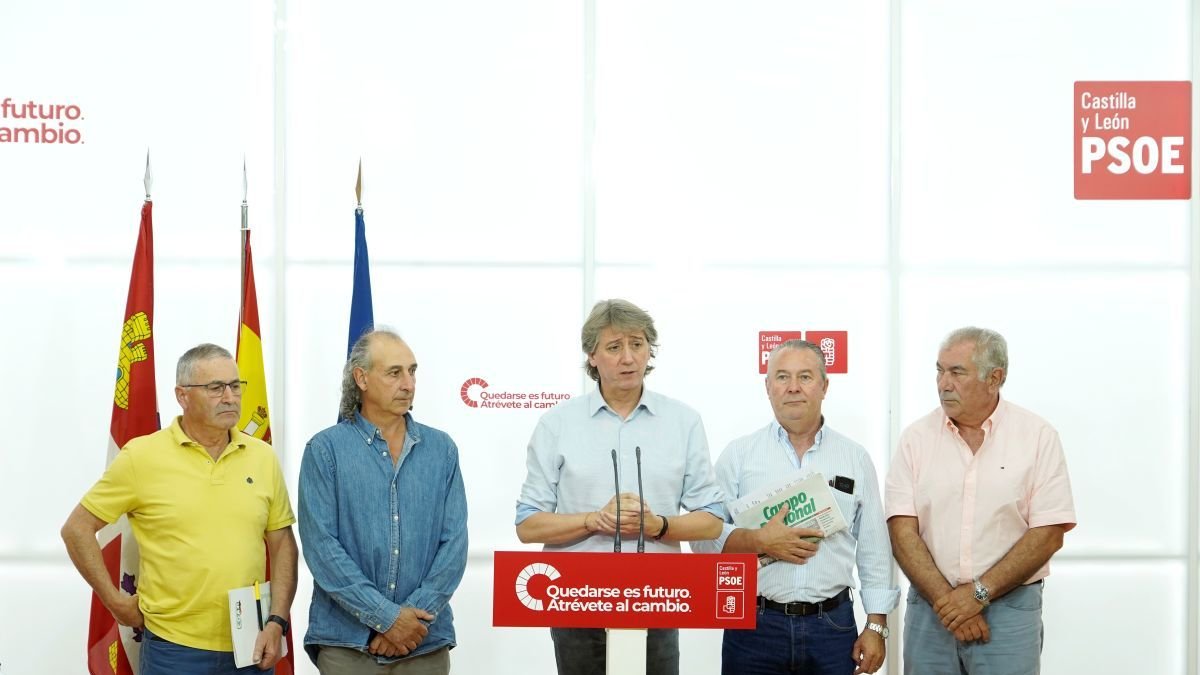 El líder del PSOE en CyL se reunión con los representantes agrarios.