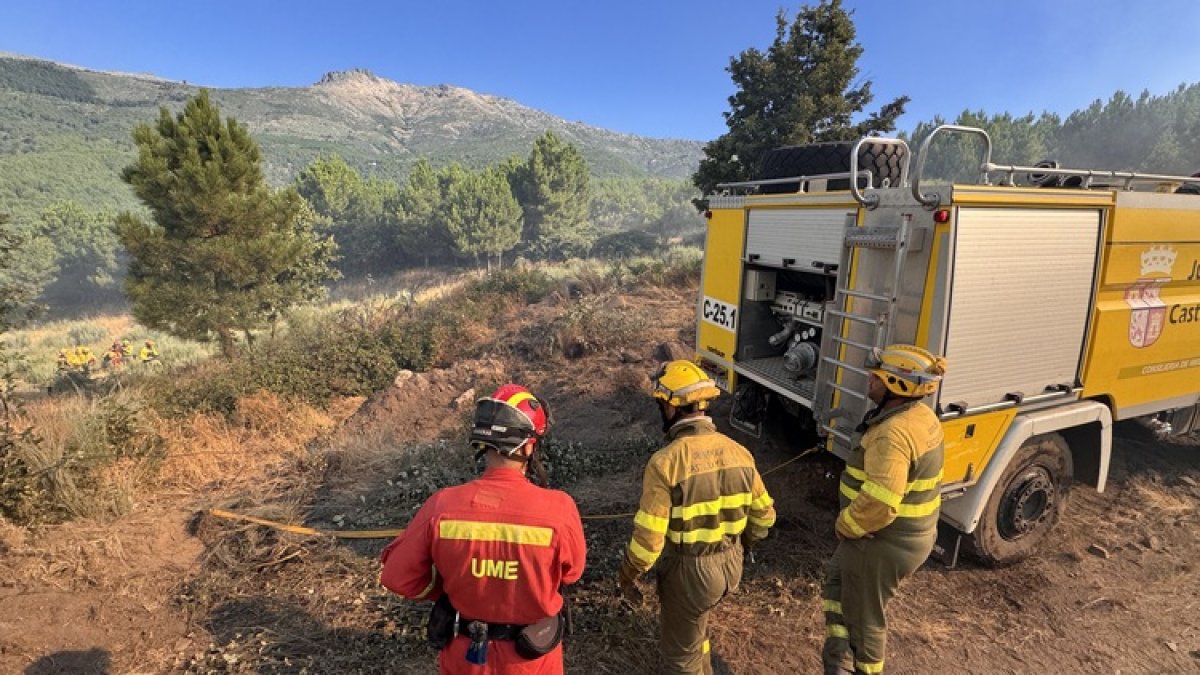 Mañueco traslada su apoyo a la familia del bombero forestal muerto en accidente