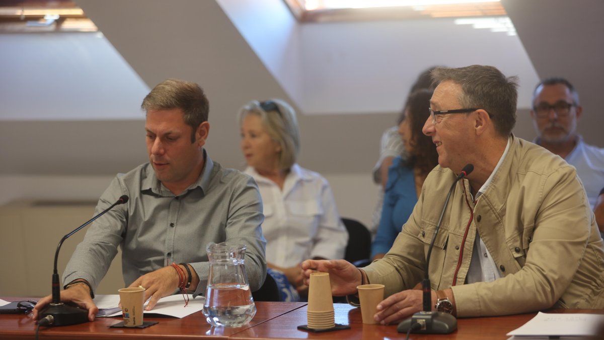Iván Alonso (CB) junto a José Manuel Pereira (PP) en el Pleno Consejo Comarcal del Bierzo