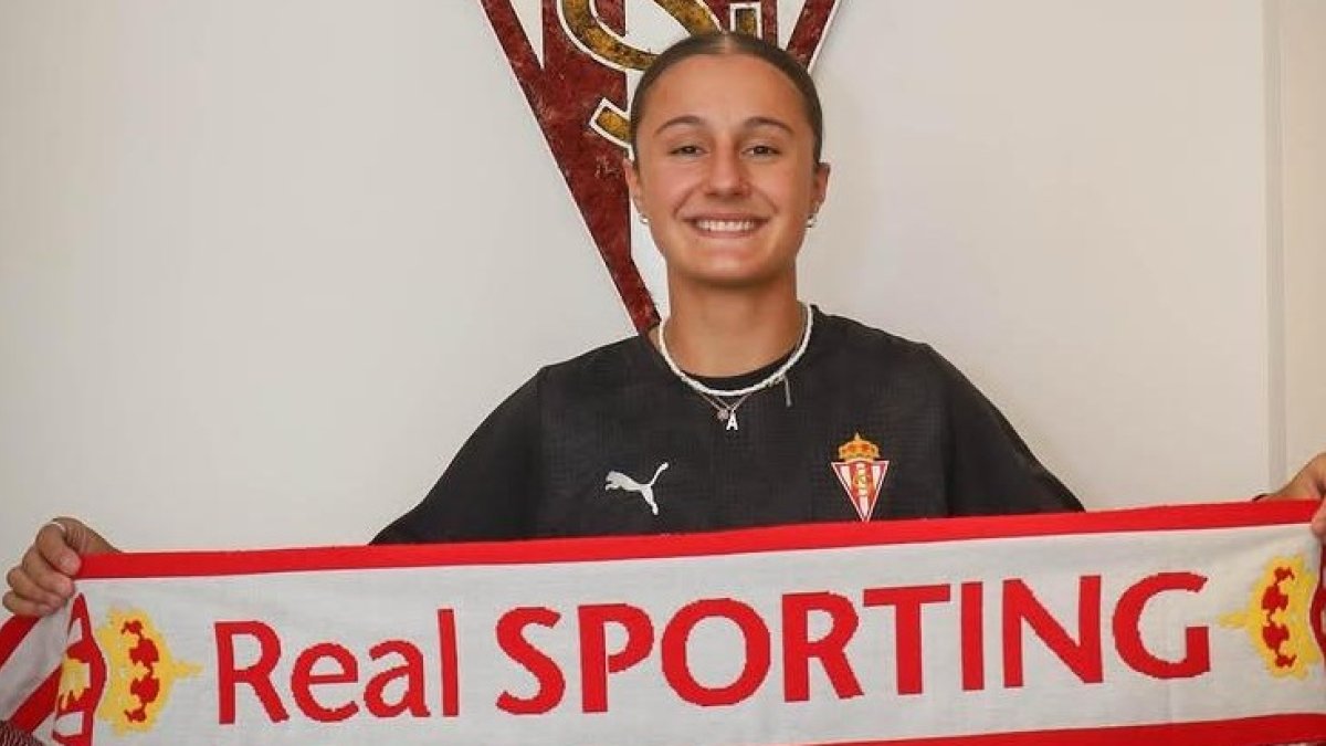 Alba Fuertes, en su presentación como jugadora del Sporting dd Gijón.