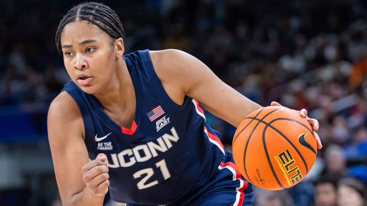 Sarah Strong ha firmado un primer año para enmarcar con las Huskies de Connecticut en su primera temporada en la NCAA.