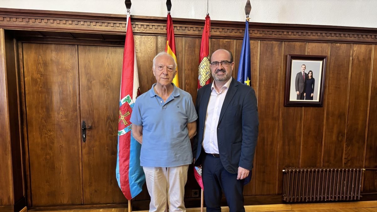 Manuel Ángel Fernández Arias, este martes con el alcalde, Marco Morala.