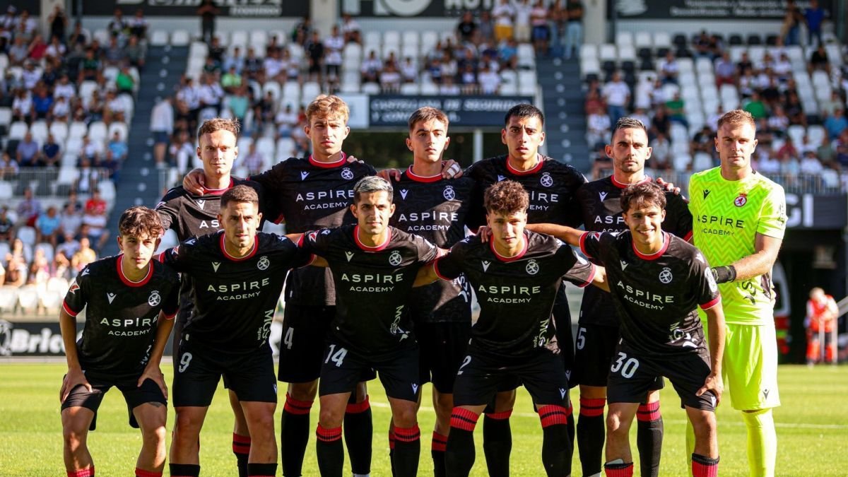 Once inicial de la Cultural que saltó al terreno de juego de El Plantío para enfrentarse al Burgos CF.