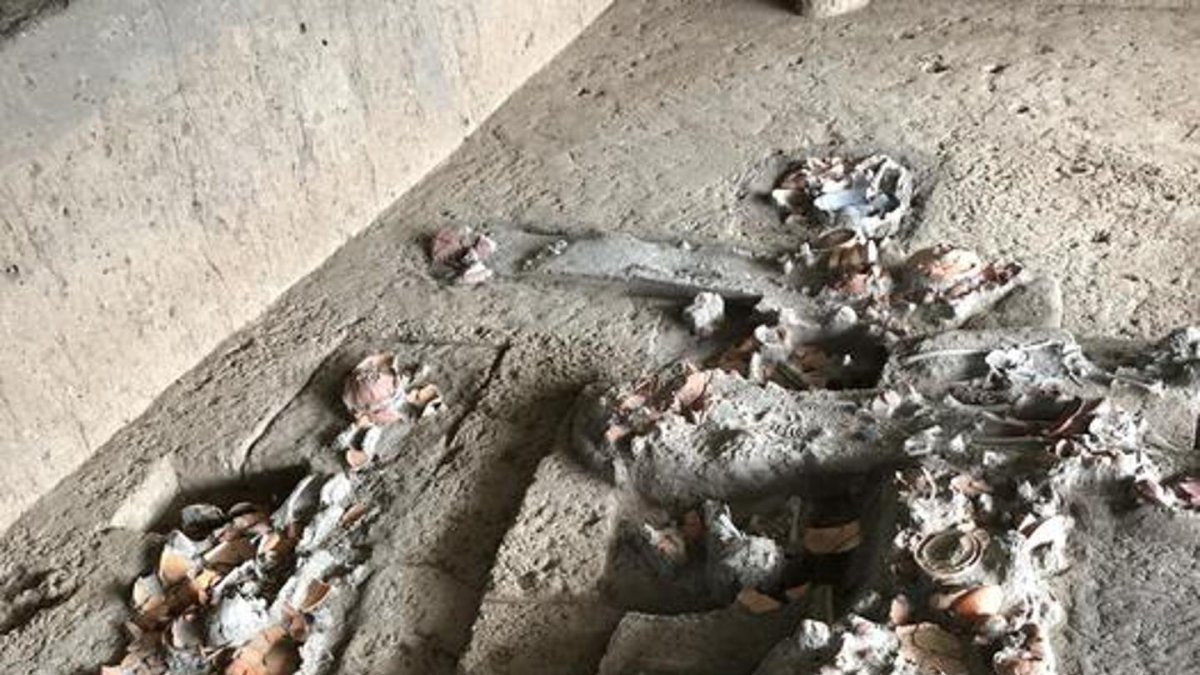 Un análisis reciente de dientes humanos de hace 4.000 años ha revelado los rastros más antiguos conocidos del consumo de nuez de betel, una sustancia psicoactiva ampliamente utilizada en Asia hasta la actualidad. En la imagen, entierros arqueológicos en Nong Ratchawat (Tailandia). Fotografía facilitada por Piyawit Moonkham.