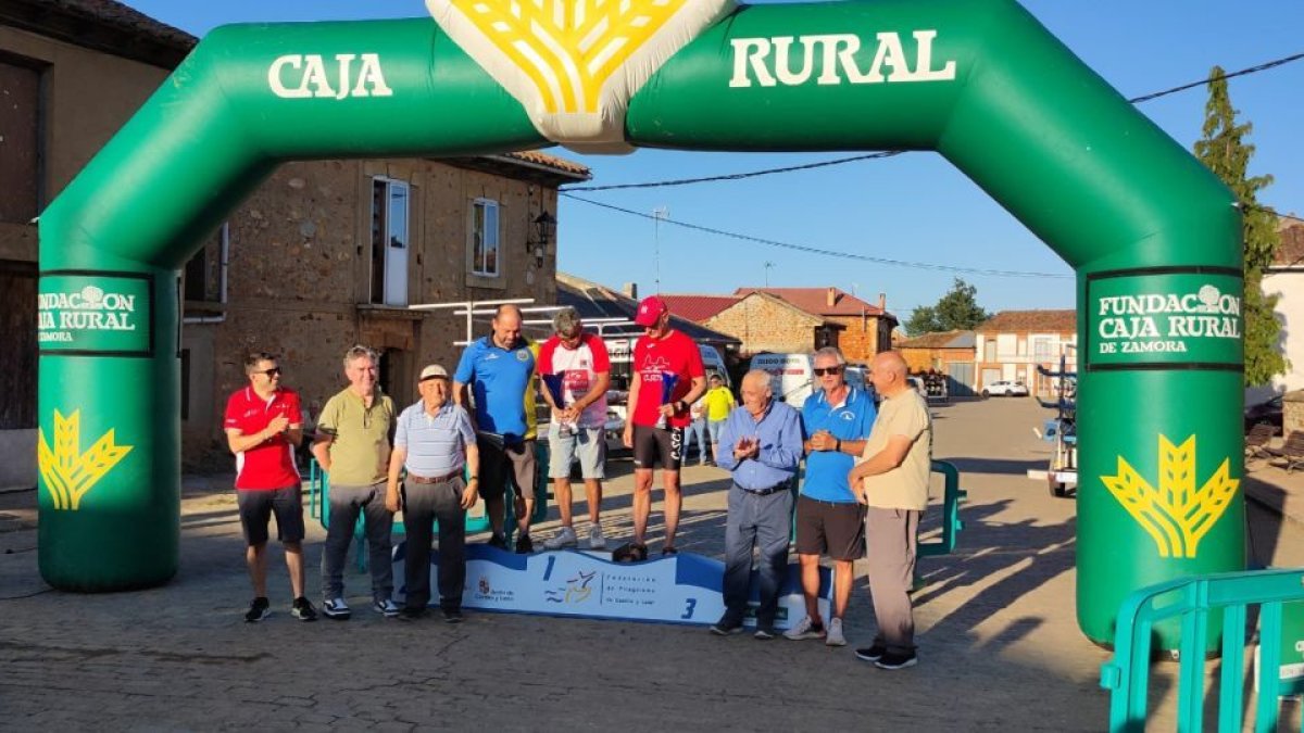 Uno de los podios del Autonómico de piragüismo.