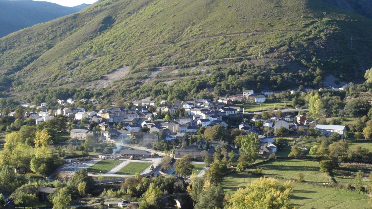 Vista de Palacios del Sil.