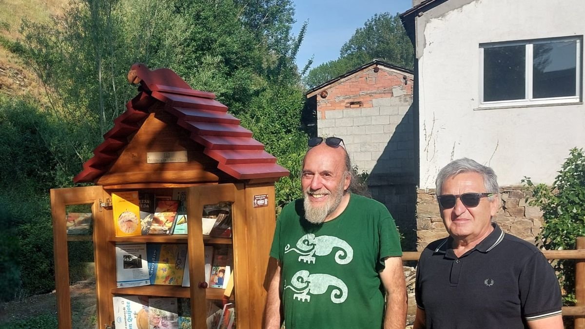 Minibiblioteca de libros libres de A Plena Cultura en San Esteban de Valdueza.