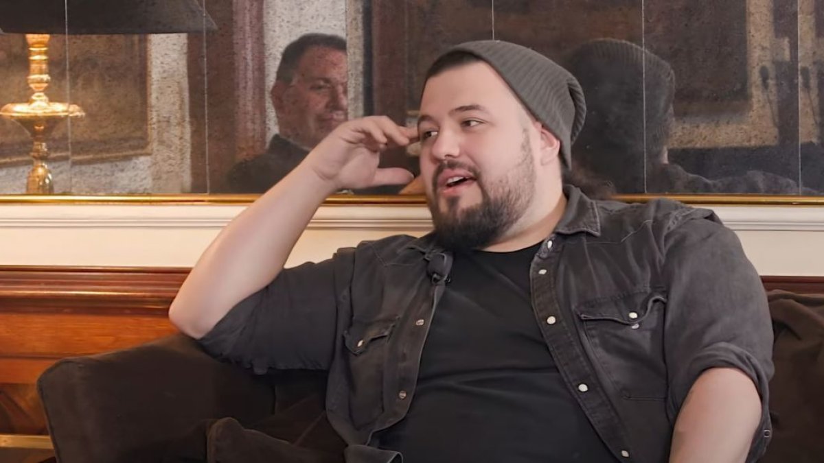 Néstor López, durante una entrevista realizada por José María Viejo, director general de Fundos, para Canal Saber.