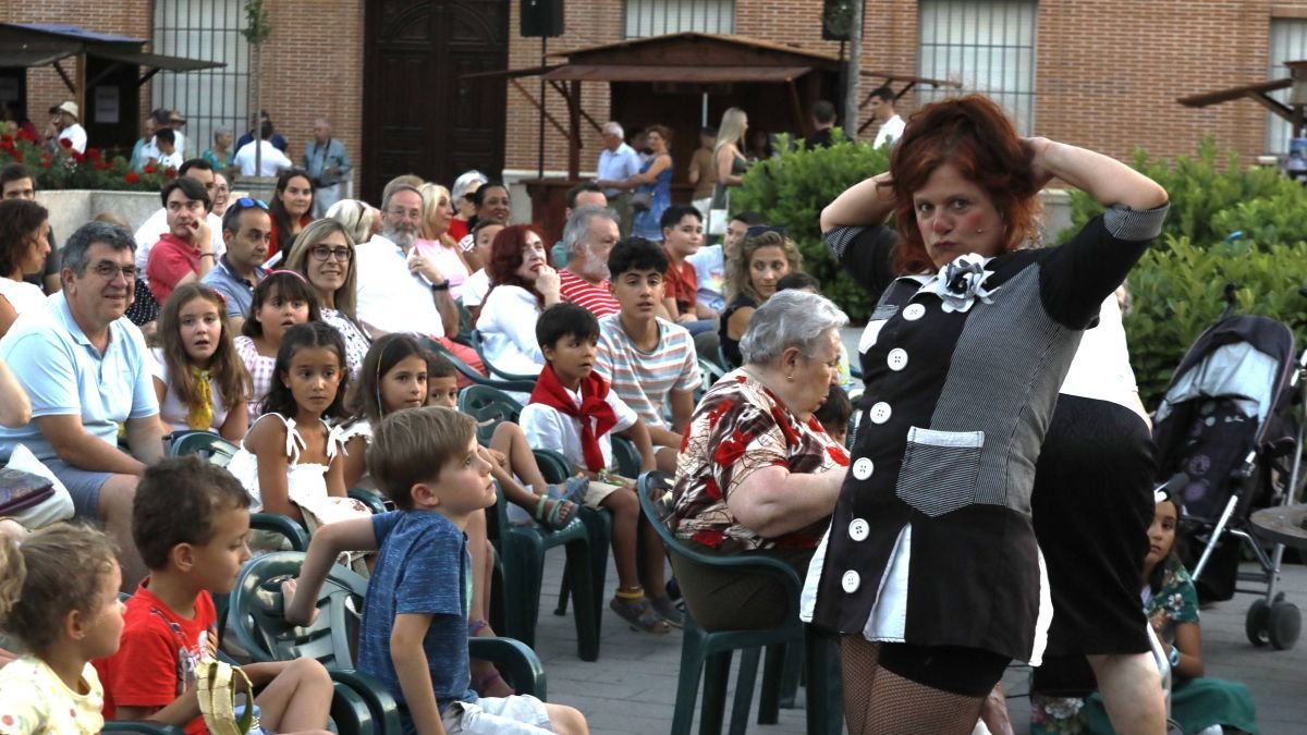 Los espectáculos del festival hipnotizan a público de todas las edades.