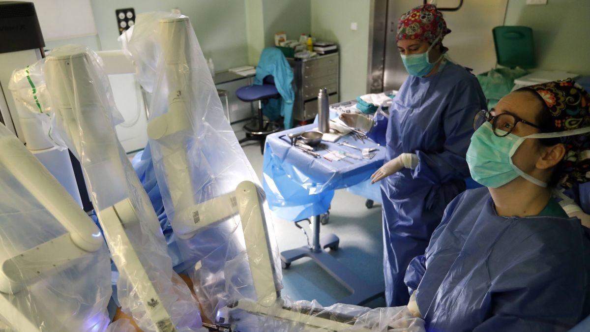 Las intervenciones en quirófano urgentes y prioritarias tienen unos servicios mínimos del 100%.