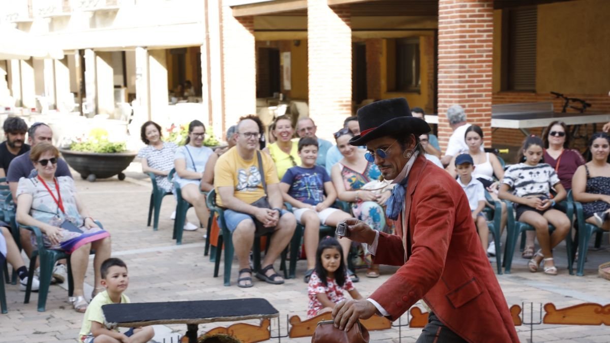 El Festival de Circo y Payasos congró a mucho público, igual que las casetas.