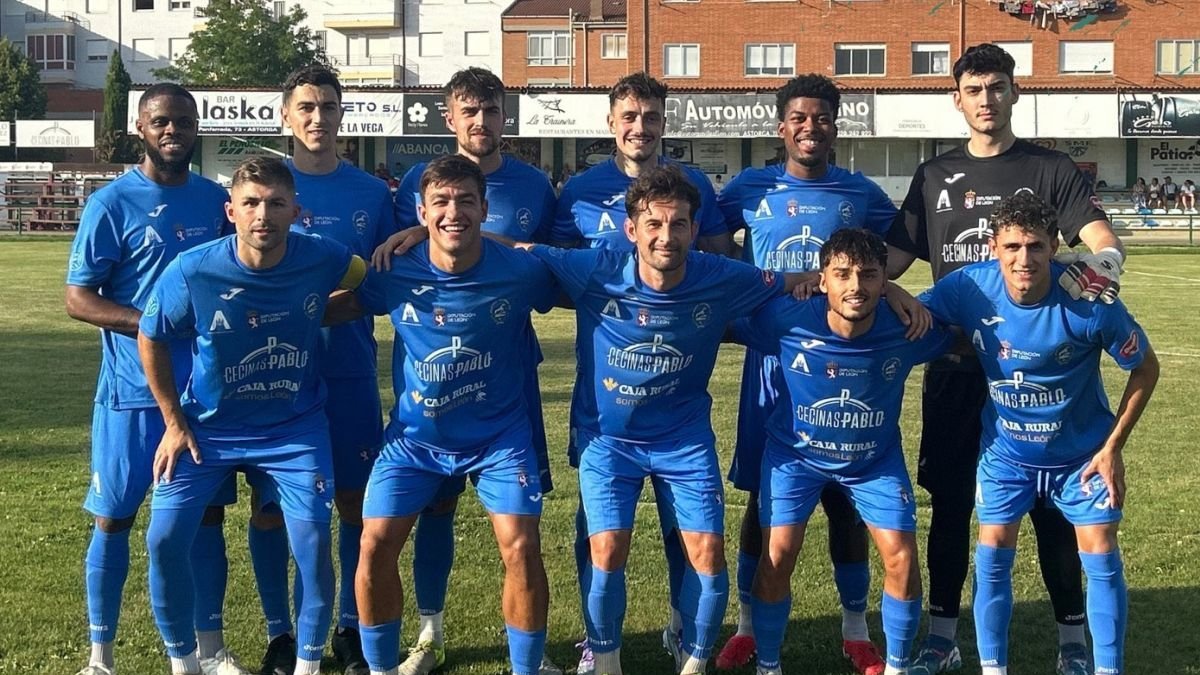 Once inicial del Atlético Astorga. Formación inicial del Atlético Bembibre.