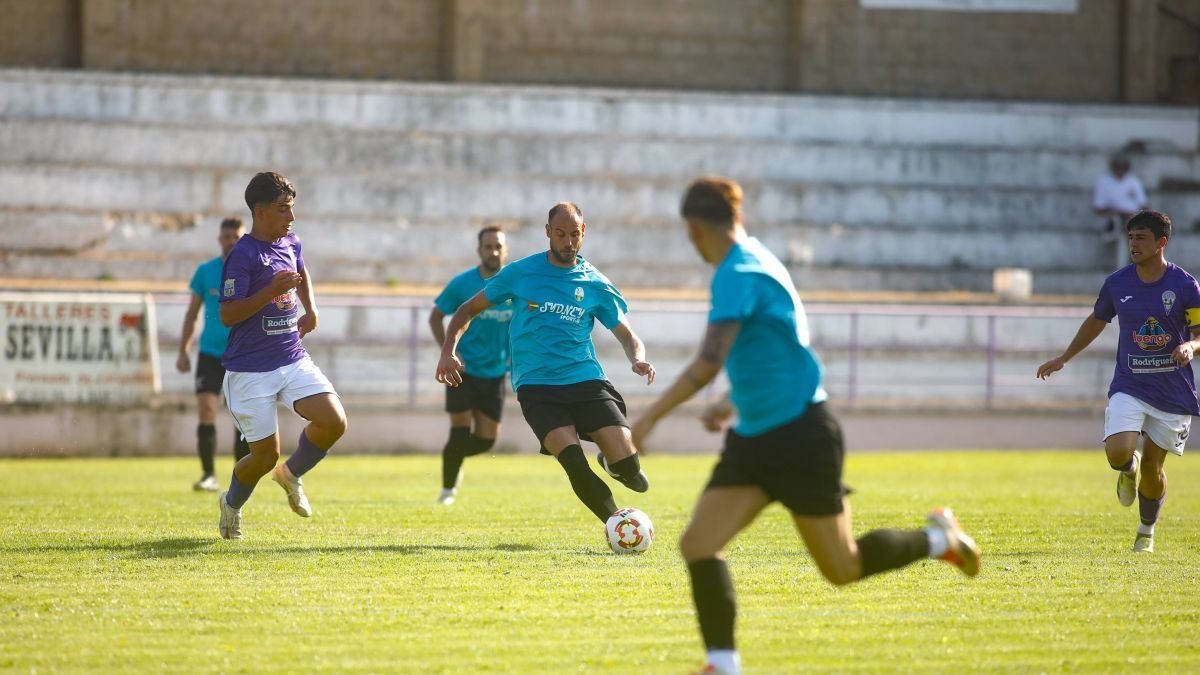 El CD La Virgen superó a La Bañeza por 2-3.