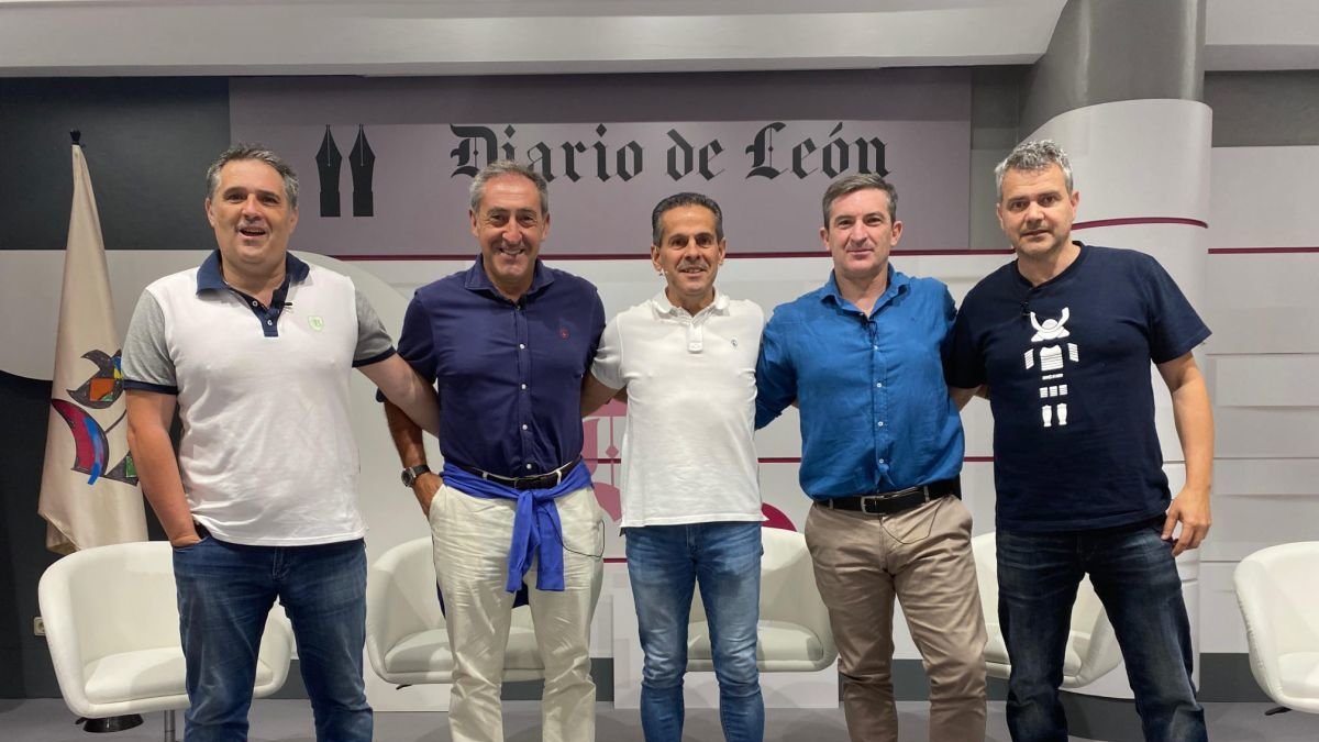 Óscar Díez, Juan Simón, Á. Fraguas, José Antonio Pérez y Raúl Castro, en el Club de Prensa de Diario de León.