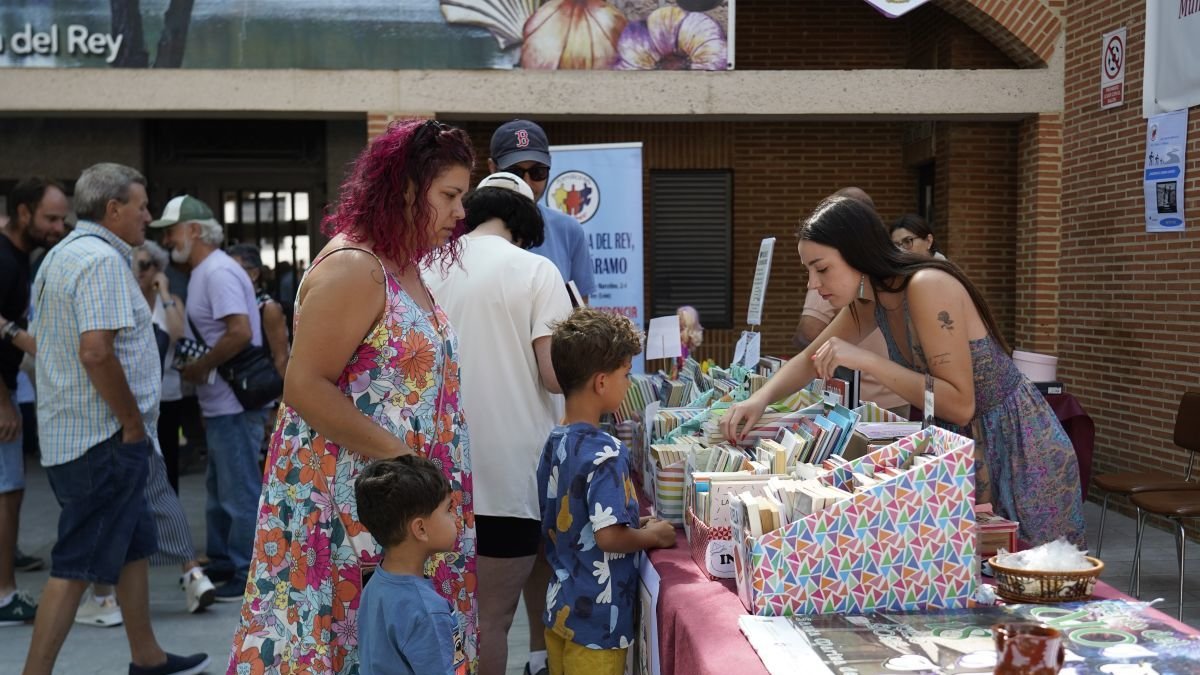 El mercadillo se celebró durante la feria del ajo.