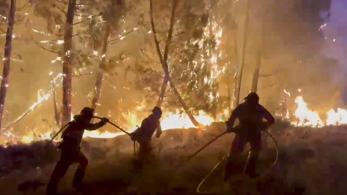 El incendio al sur de León, "contenido" y con un perímetro de 180 kilómetros