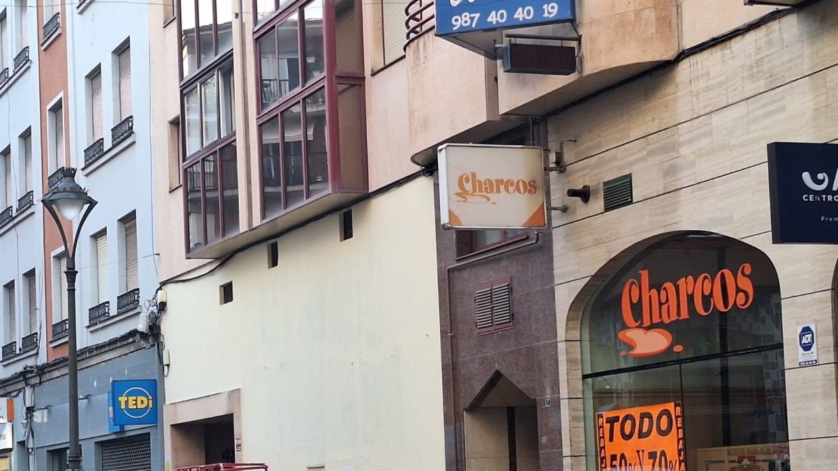 Fachada en la que antes se encontraba el mural de Nevenka Fernández.