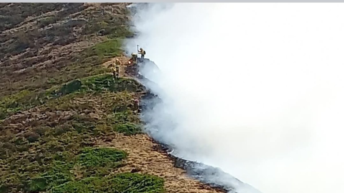 El fuego en Orallo en el momento en que se aproximaba a la localidad de Sosas de Laciana