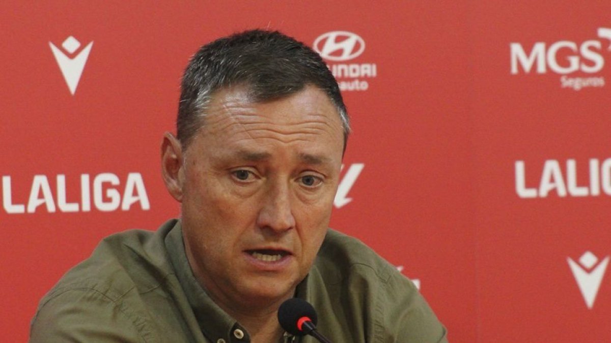 Llona, en la rueda de prensa previa al partido ante el Almería.