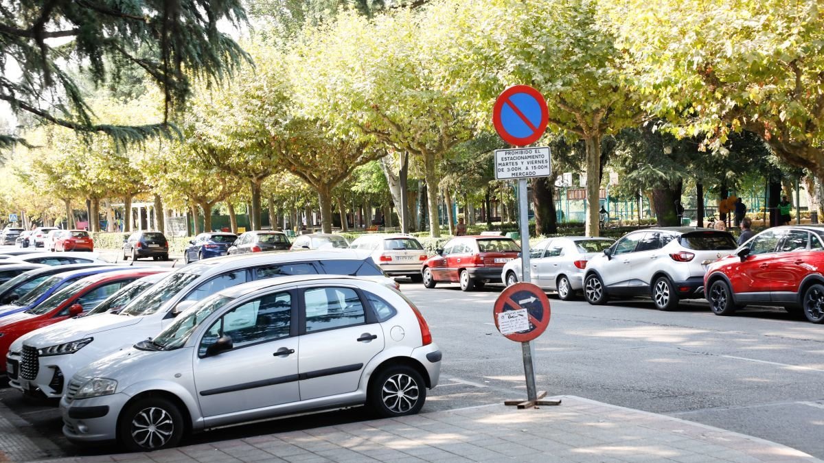 El primer tercio de Palaguinda se llena para asumir la falta de estacionamiento en el centro de León. 
